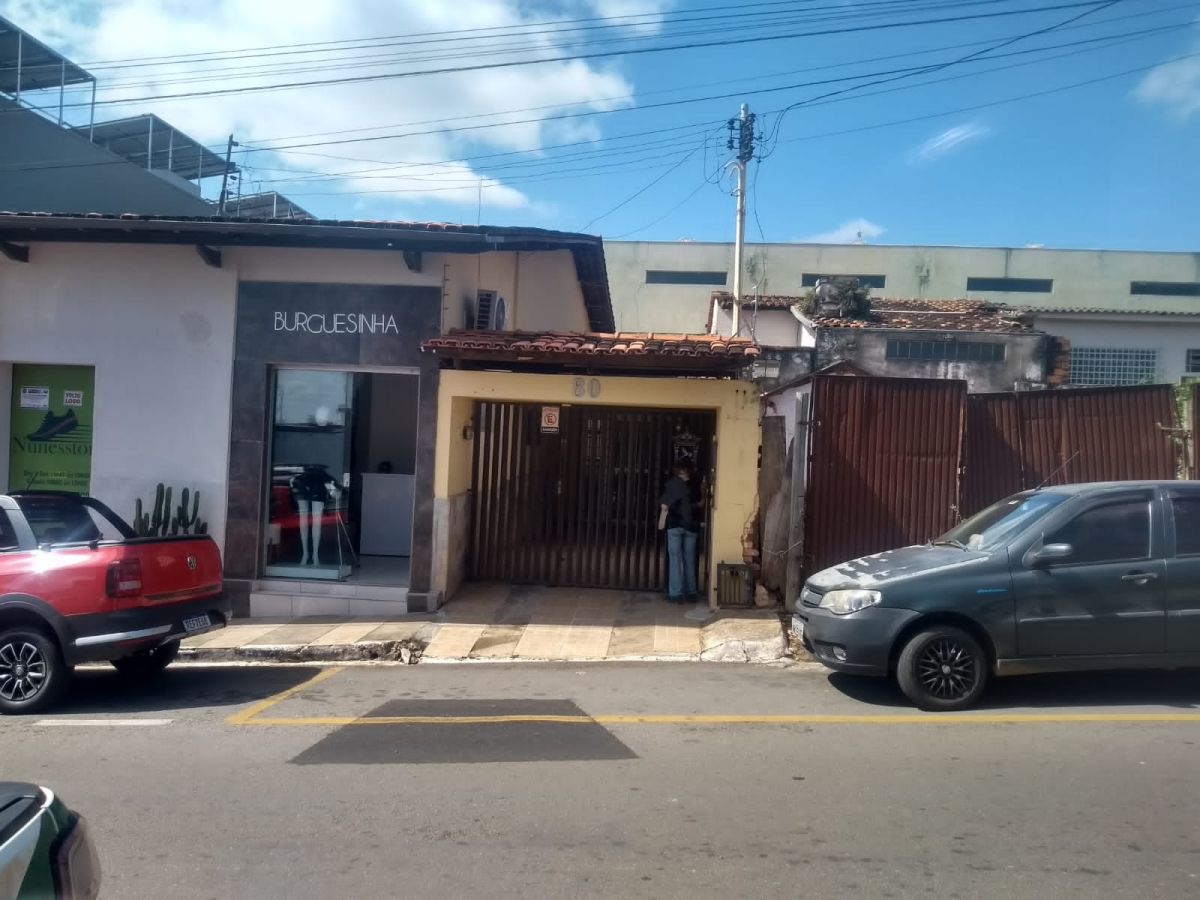 Casa à venda no bairro Centro